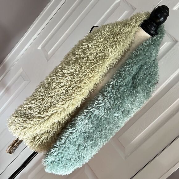 Anthropologie Fluffy Colorblocked Scarf in Mint - Picture 3 of 12